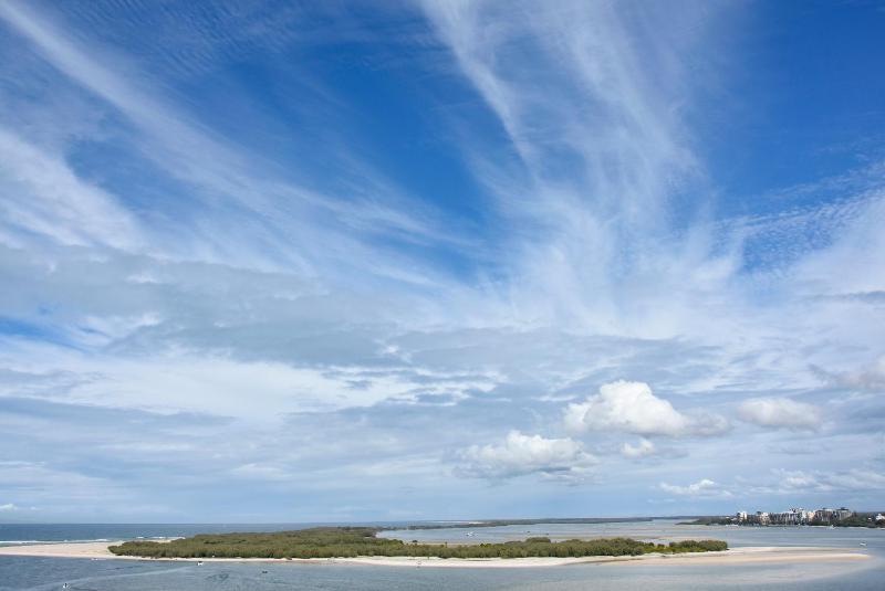 Golden Beach Escape | Family Fun & Pet Friendly - image 9