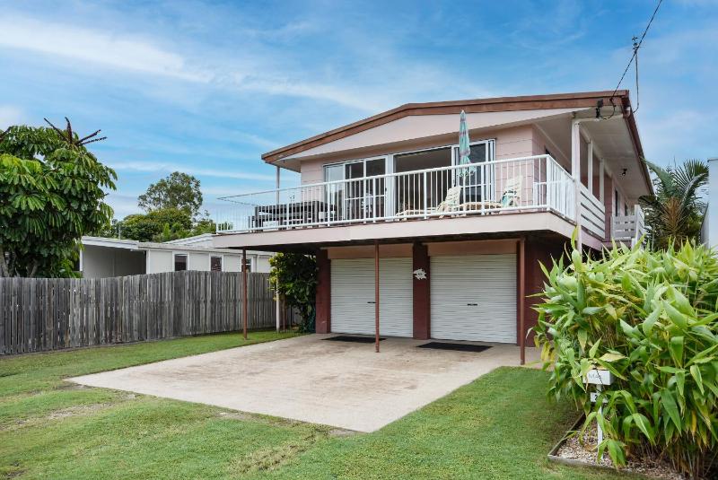 Golden Beach Escape | Family Fun & Pet Friendly - image 4