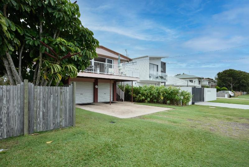 Golden Beach Escape | Family Fun & Pet Friendly - image 31