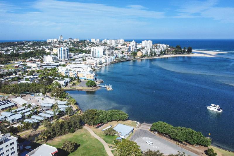 Golden Beach Escape | Family Fun & Pet Friendly - image 23