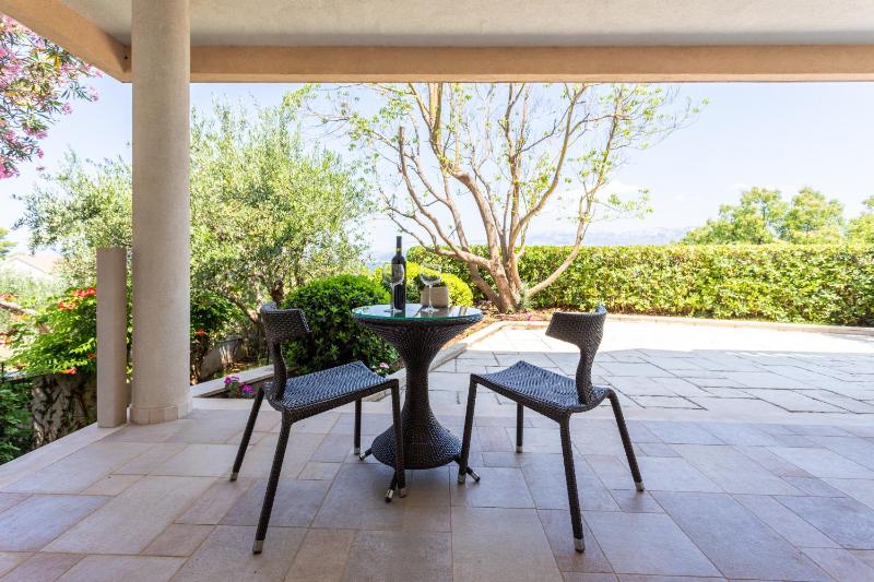 Studio Apartment with Sea View image 4