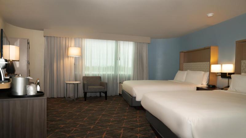 Standard Queen Room with Two Queen Beds image 2