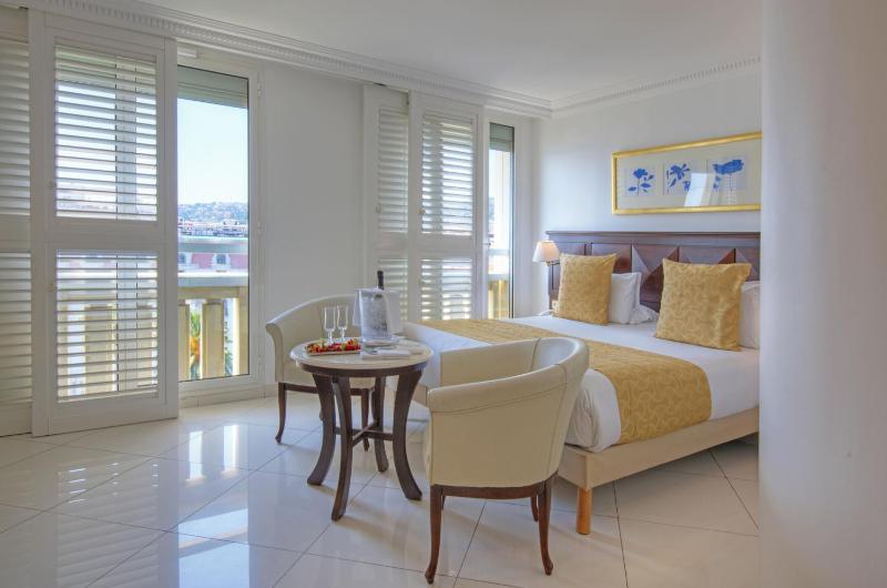 Deluxe Room with Sea View image 4