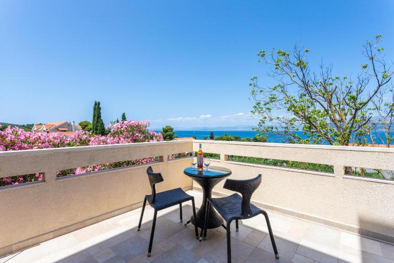 Studio with Sea View (2 Adults) image 4