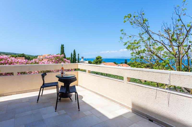 Studio with Sea View (2 Adults) image 2