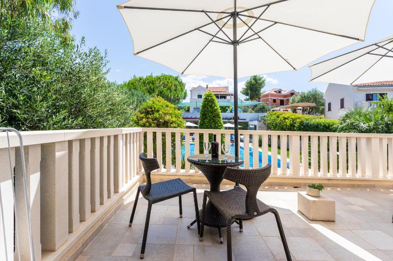Studio Apartment with Pool View (2 Adults) image 4