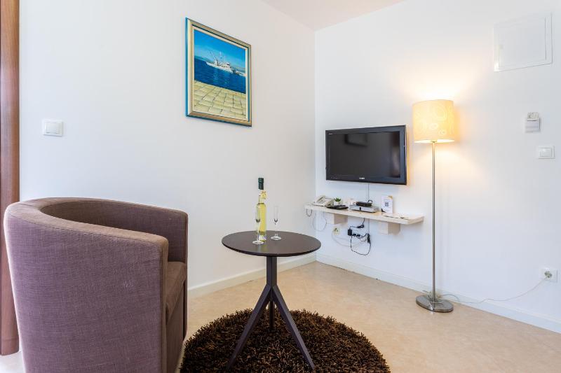 Studio Apartment with Pool View (2 Adults) image 3