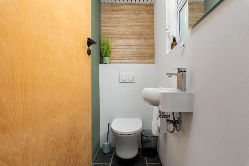 La Fayette Top Floor Apartment - image 9