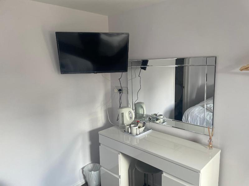 Deluxe Twin Room image 4