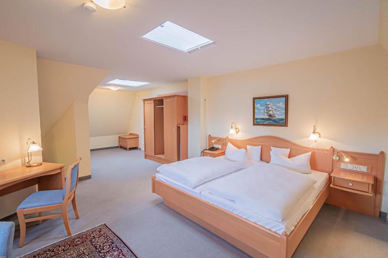 Family Room image 1