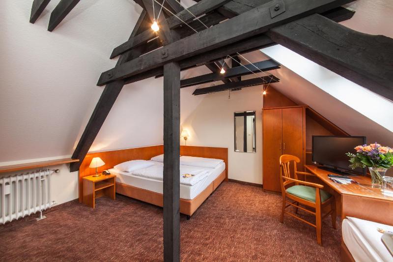 Quadruple Room image 3
