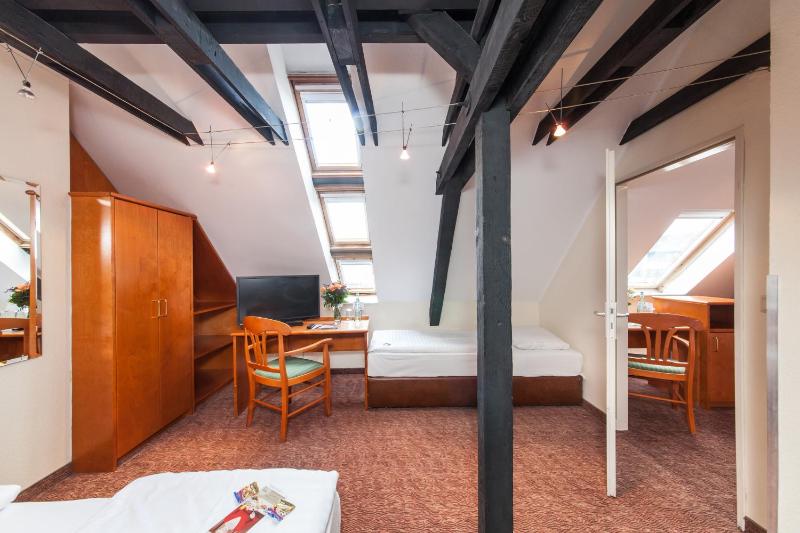 Quadruple Room image 2