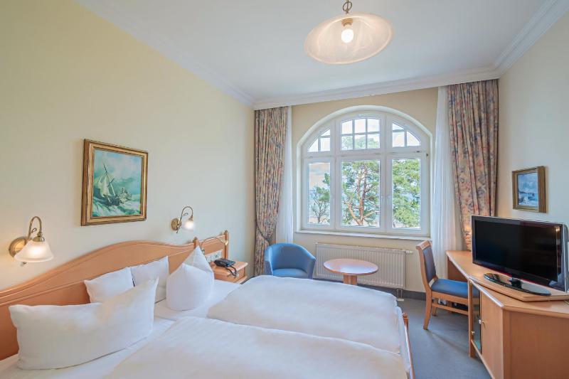Double Room with Sea View image 1