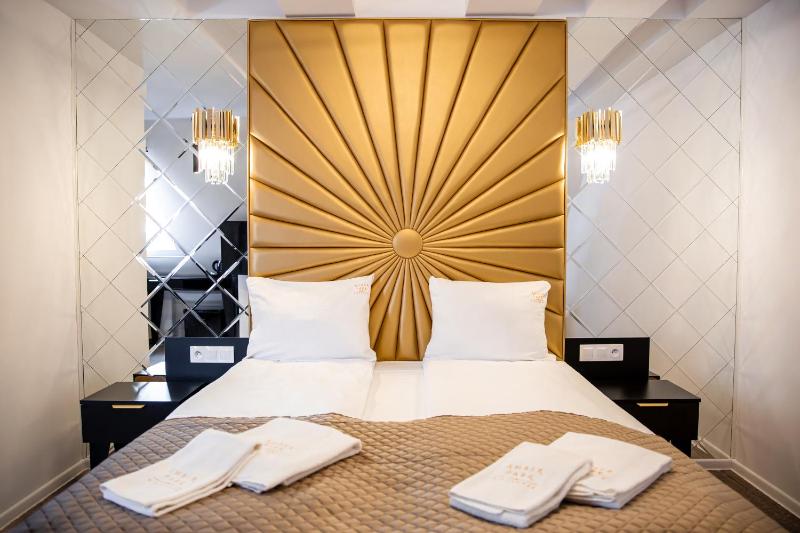 Double Room image 1