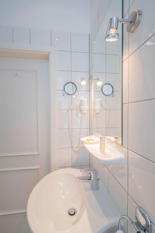 Standard Single Room image 2