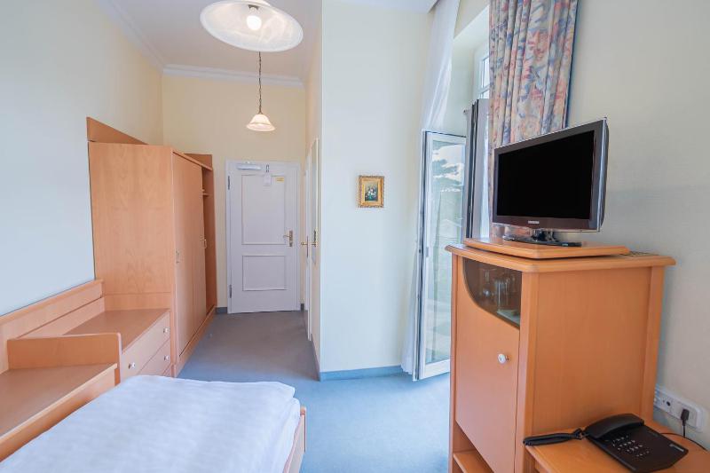 Standard Single Room image 3