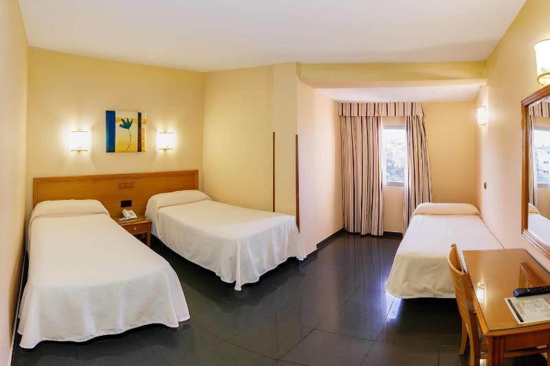 Double Room with Extra Bed and Parking image 1