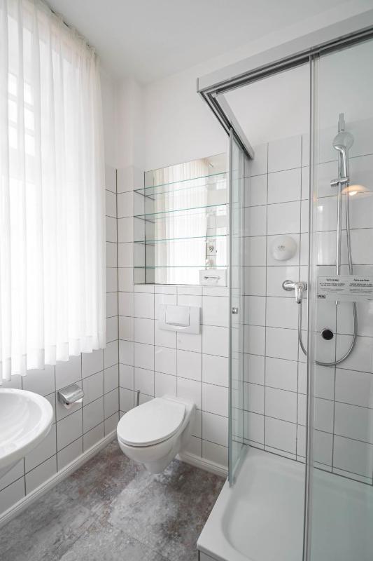 Double Room with Balcony and Sea View image 2