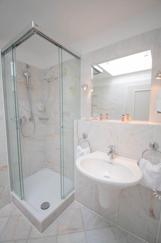 Double Room image 3