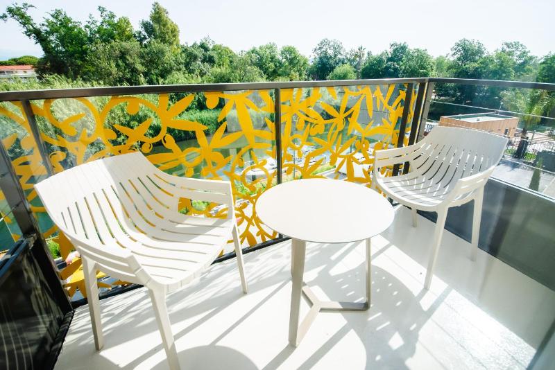 Prestige King Room Balcony image 3