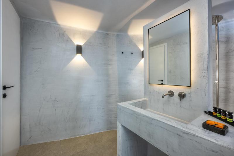 Master Suite Heated Tub Volcano View image 4