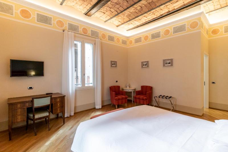 Deluxe Double Room image 4