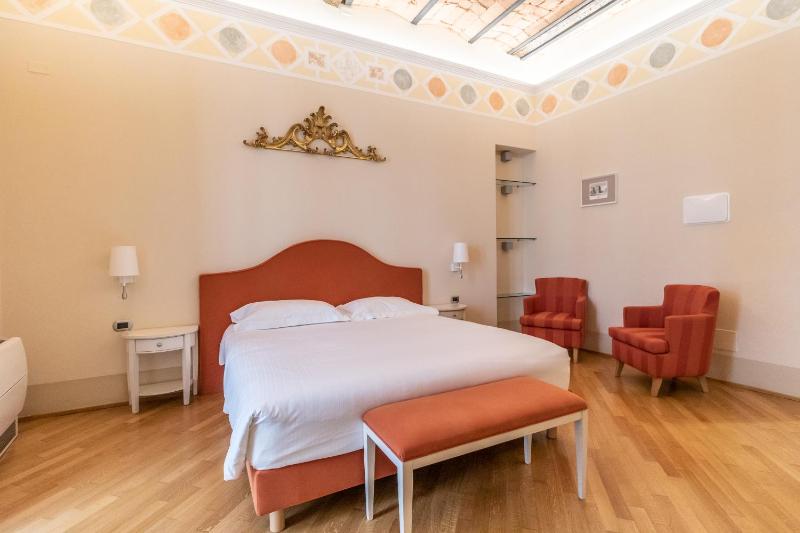 Large Double Room image 4