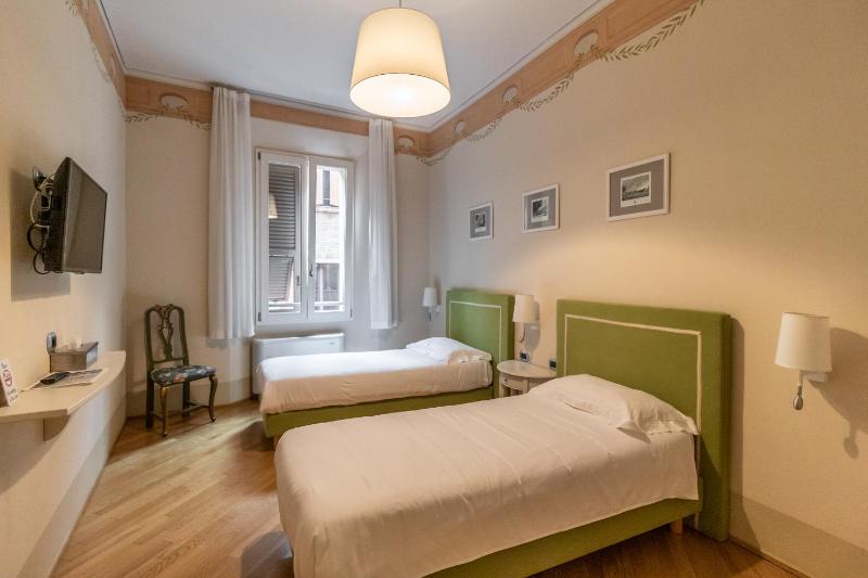 Twin Room image 1