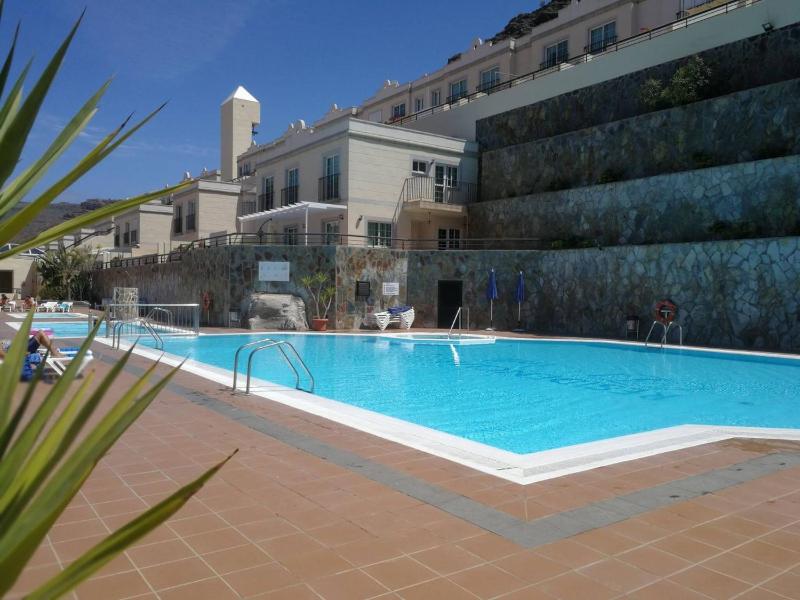 Recently Renovated Family Duplex Overlooking the Pool - image 40