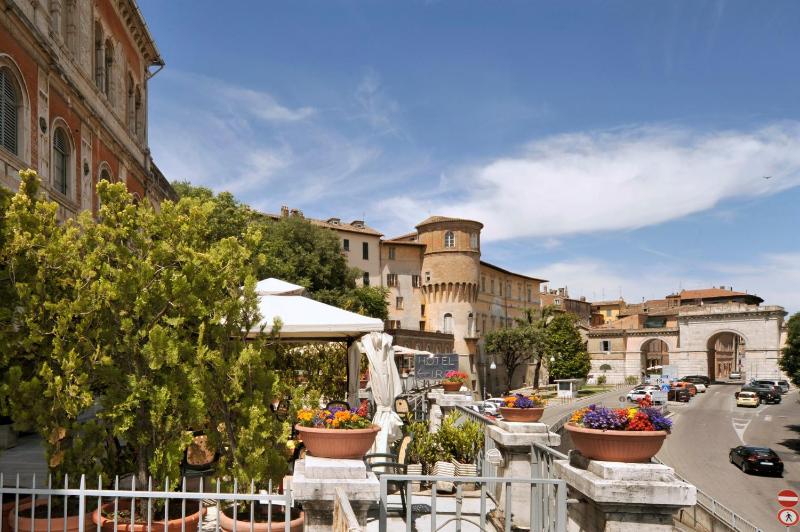 Hotel Iris - image 22