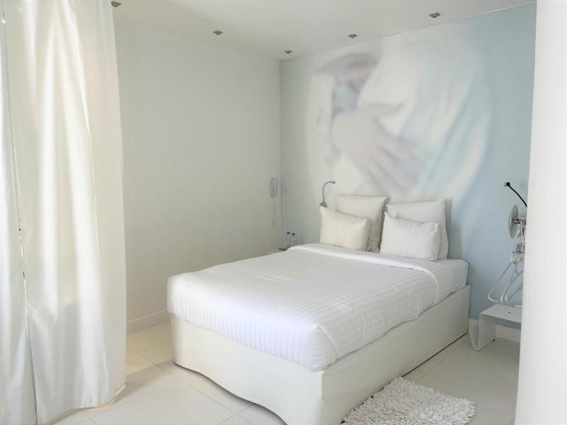Serenity with Courtyard View image 3