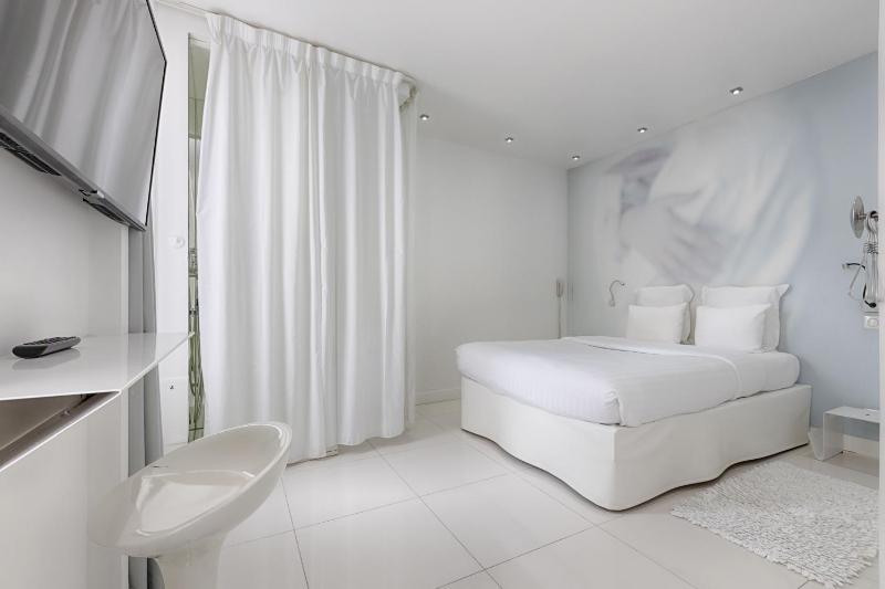 Serenity with Courtyard View image 1
