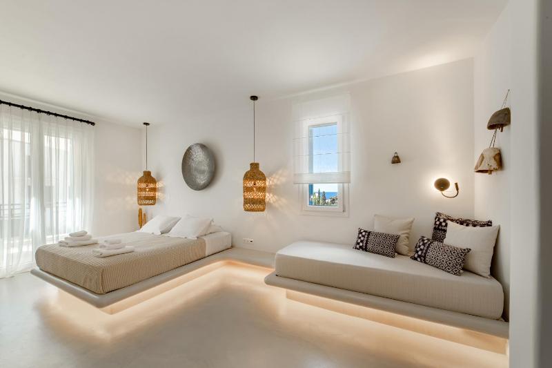 Deluxe Suite with Sea View image 1