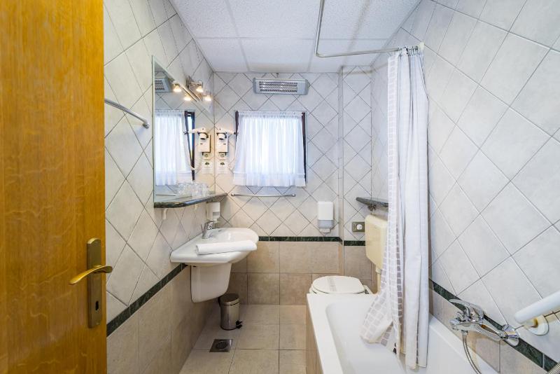 Double or Twin Room with Balcony image 2