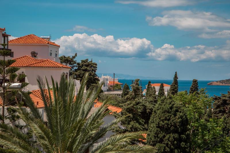 Deluxe Suite with Sea View image 3