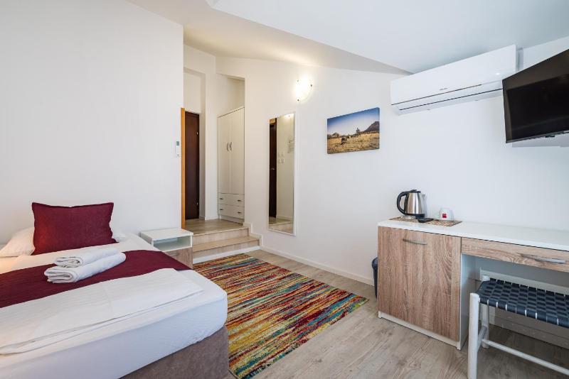 Single Room image 1