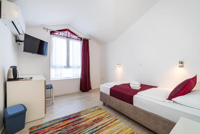 Single Room image 3