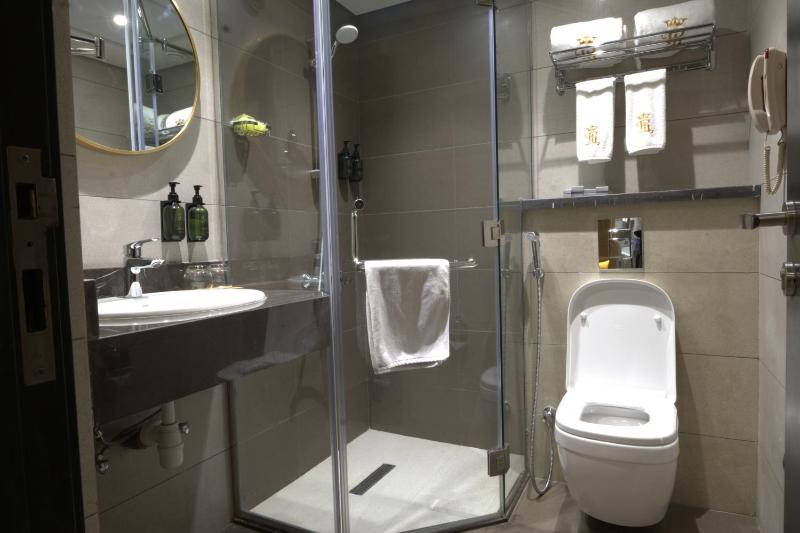 Standard Queen Room image 2