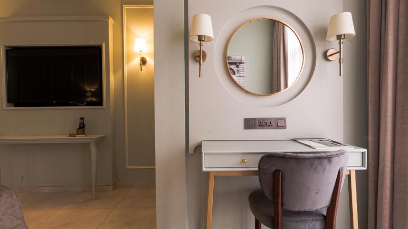 Royal Suite image 2