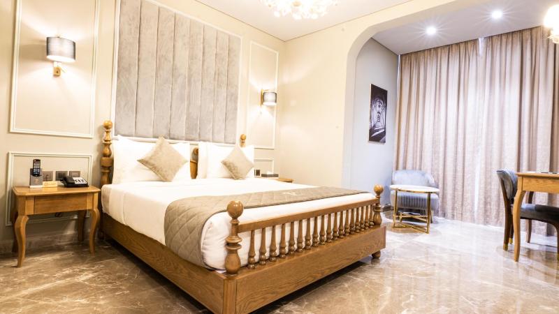 Standard Queen Room image 3