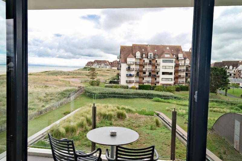 Deluxe Double Room with Side Sea View image 1