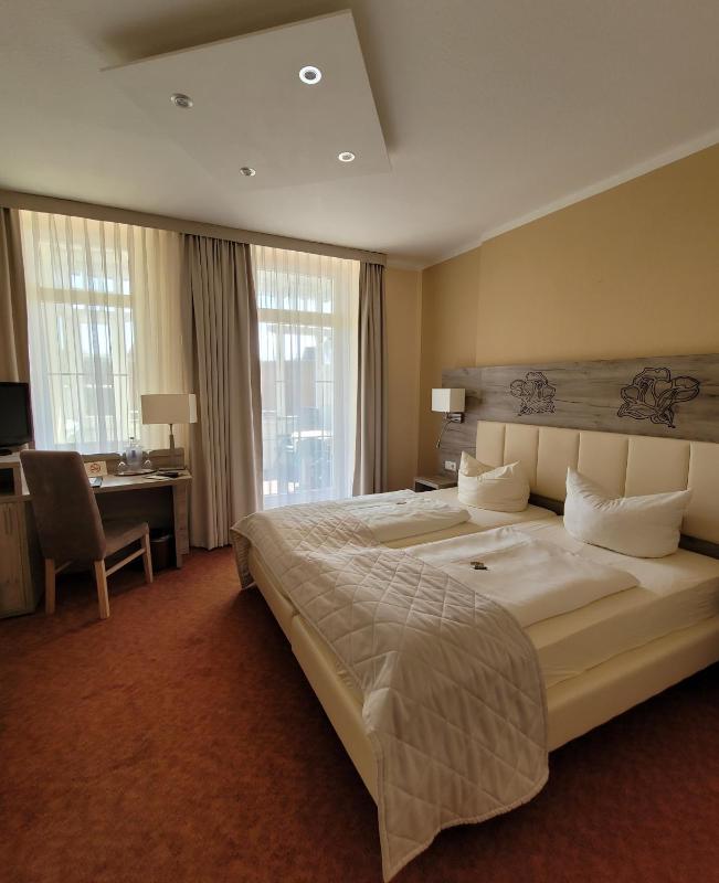 Double Room with Balcony image 1