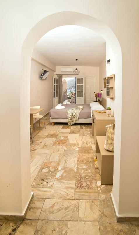 Studio with Partial Sea View (2 Adults) image 4