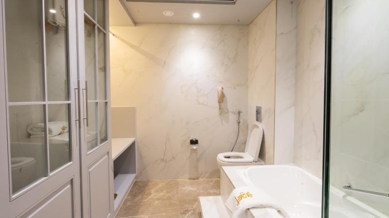 Presidential Suite image 2