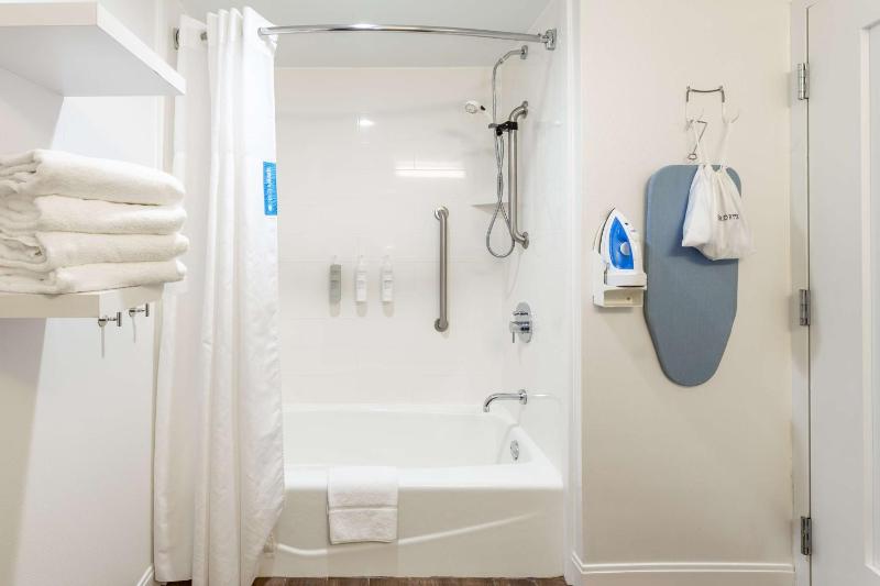 King Room with Accessible Tub - Mobility and Hearing Access/Non-Smoking image 4