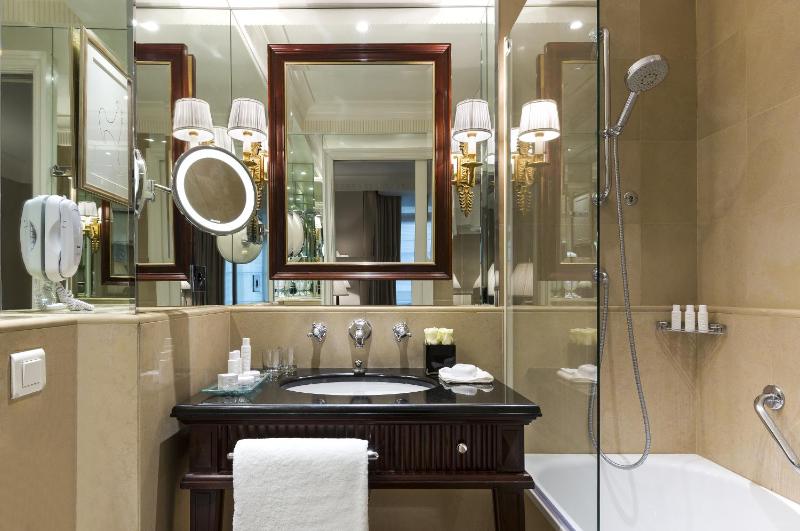 Classic Double Room image 1