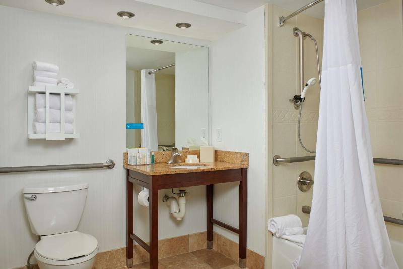 King Room with Accessible Tub - Mobility and Hearing Access/Non-Smoking image 4
