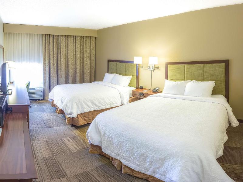 Room with Two Queen Beds - Non-Smoking image 2
