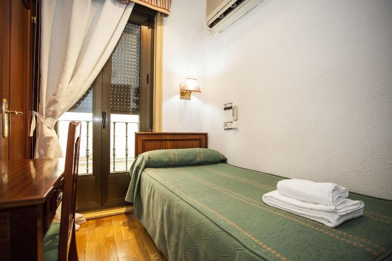 Single Room image 2