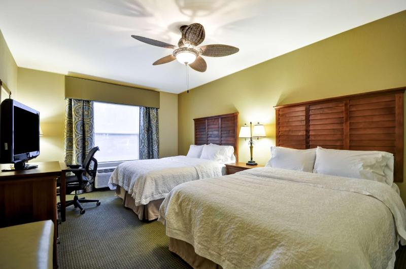 Room with Two Queen Beds - Non-Smoking image 4